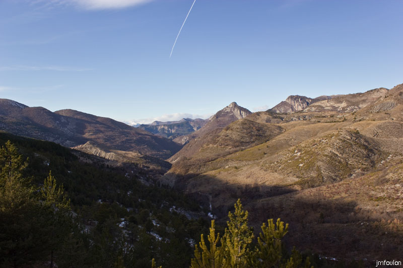 tour-du-puy-041.jpg - Vue vers le Nord. Vers la gauche on apreçois Reynier