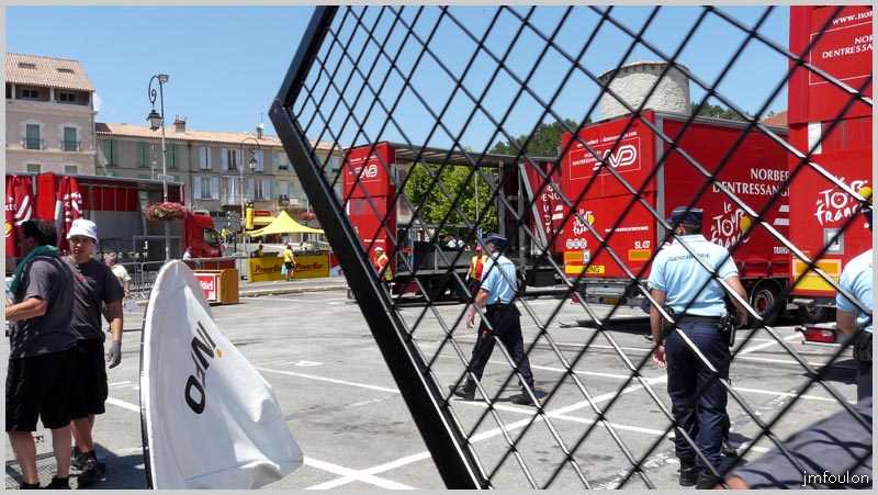 tour-france-276web.jpg - Démontage des diverses stuctures