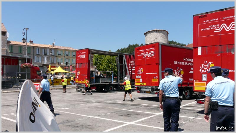 tour-france-277web.jpg - Démontage des diverses stuctures