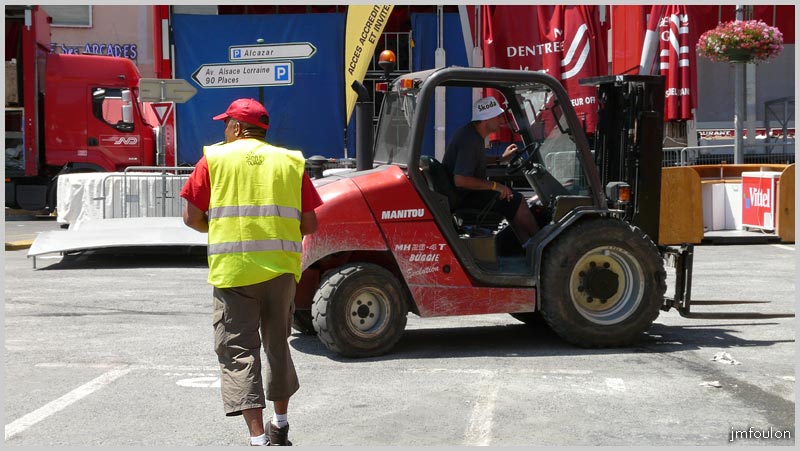 tour-france-279web.jpg - Démontage des diverses stuctures