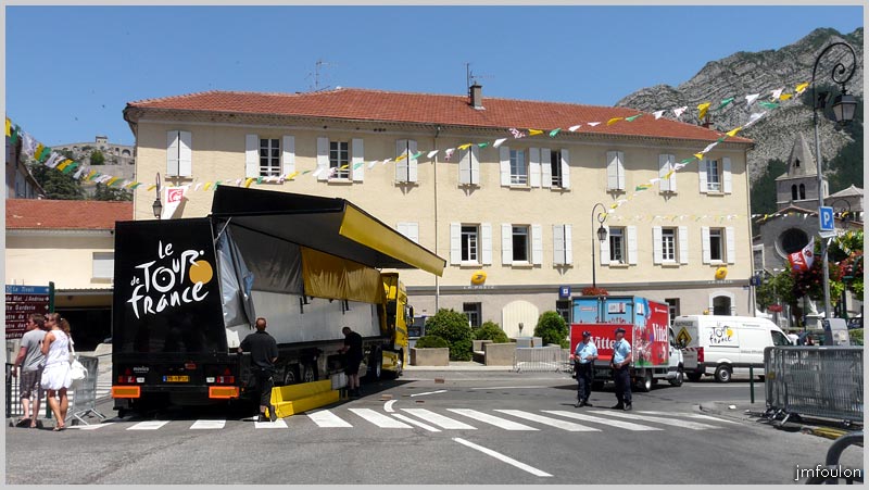 tour-france-283web.jpg - Démontage des diverses stuctures