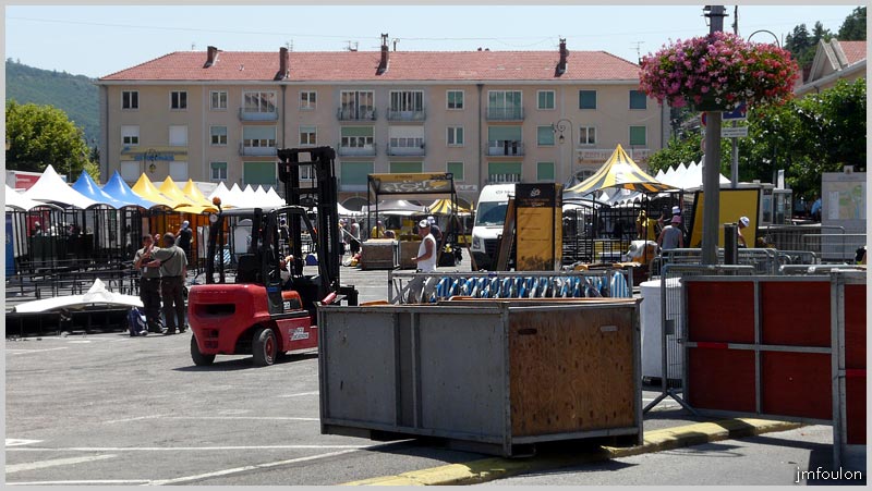 tour-france-288web.jpg - Démontage des diverses stuctures