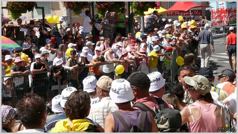 tour-france-229bweb.jpg - 12h45 Départ de la course