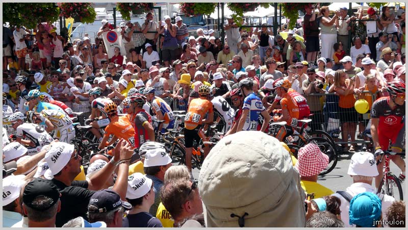tour-france-231web.jpg - 12h45 Départ de la course