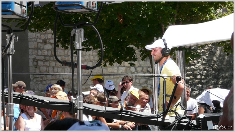 tour-france-30web.jpg - Technicien très souriant !