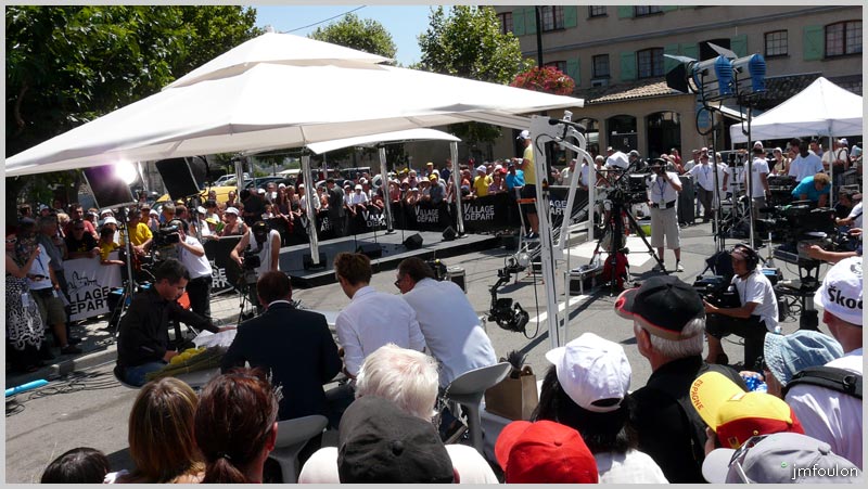 tour-france-35web.jpg - Plateau et public