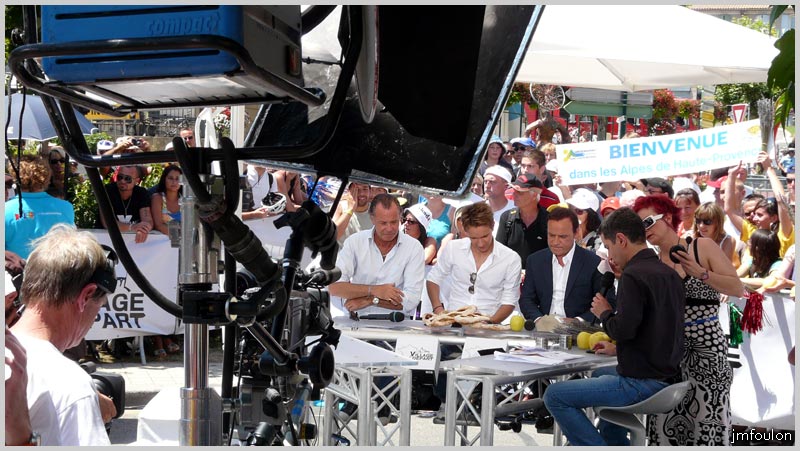 tour-france-49web.jpg - Plateau, animateurs et invités