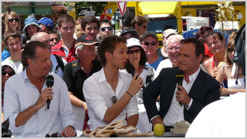 tour-france-58web.jpg - Les gens derrière pourront dire: Vues à la Télé !