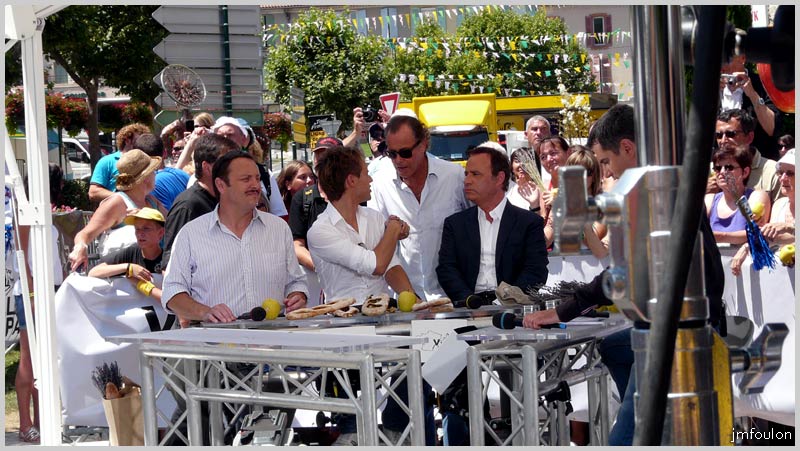 tour-france-63web.jpg - Village Départ