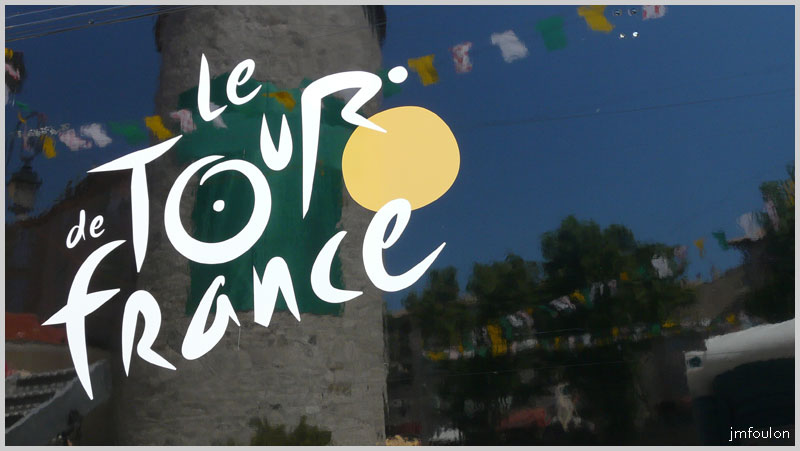 tour-france-01web.jpg - Départ du tour à  Sisteron le 14 juillet 2010 - Etape Sisteron /Bourg les Valences - Distance 184,5 Km