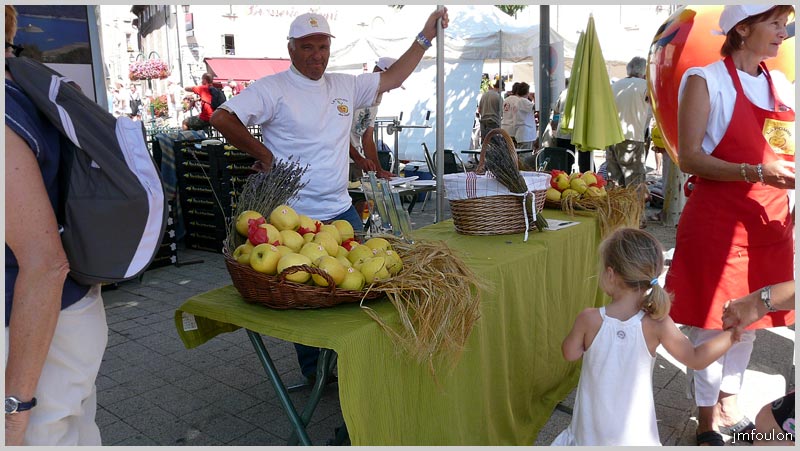 tour-france-09web.jpg - Stand pommes Goldens