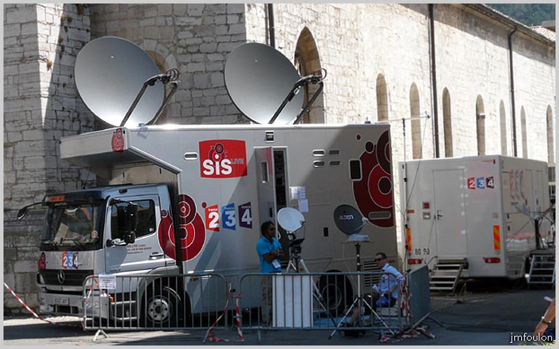 tour-france-10bweb.jpg - Camions de régie de France Télévision