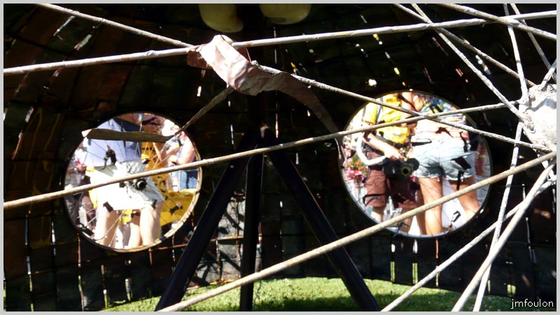 tour-france-69web.jpg - Sous la jupe !