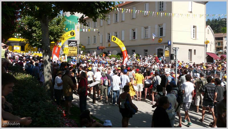 tour-france-95web.jpg - Foule près de la ligne de départ