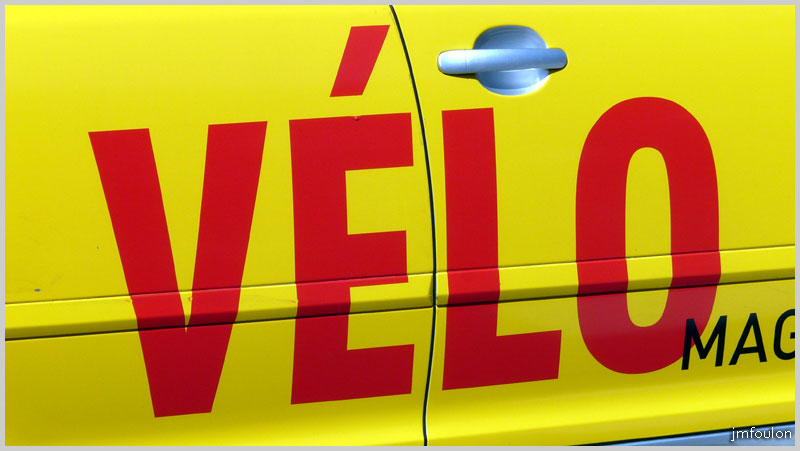 tour-france-99web.jpg - Voiture "Vélo Magazine" (détail)