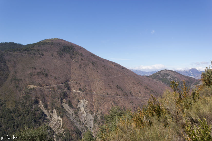 caire-tr-fistoire_34.jpg - Peynier (1368 m) et les Cognets (1052 m)