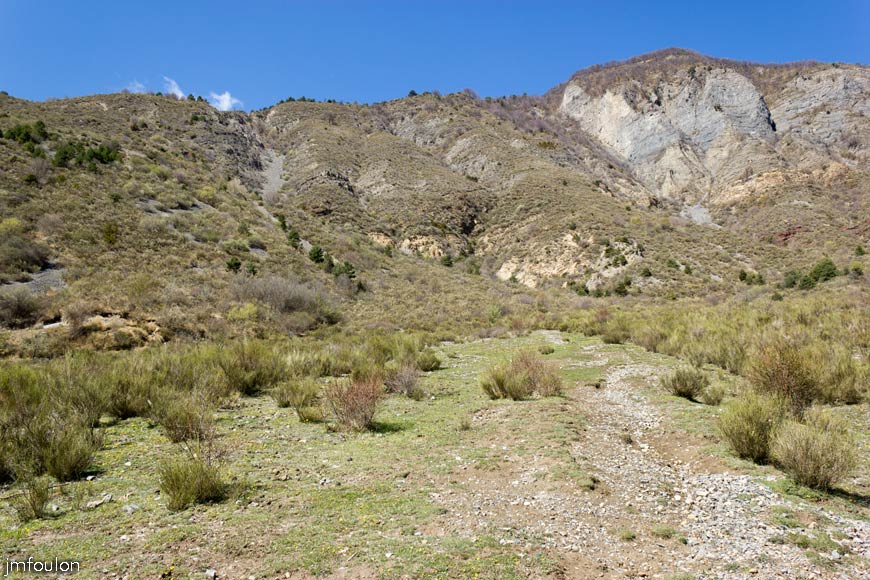 caire-tr-fistoire_44.jpg - Piéfourcha (Est). Nous voici dans la vallée