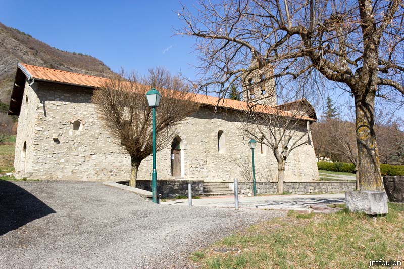 tour-tete-pape-03.jpg - Gigors - Eglise Saint-Laurent - Façade Sud et pignon Ouest