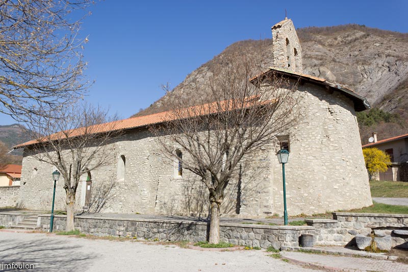 tour-tete-pape-04.jpg - Gigors - Eglise Saint-Laurent - Façade Sud et pignon Est
