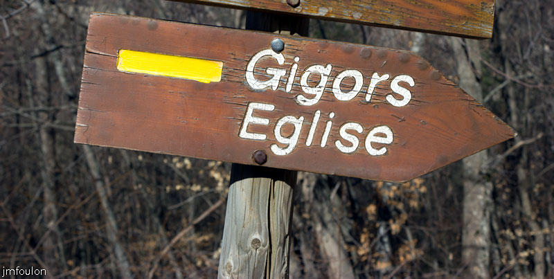 tour-tete-pape-26.jpg - Poursuivons la boucle qui nous raménera à notre point de départ, l'église de Gigors