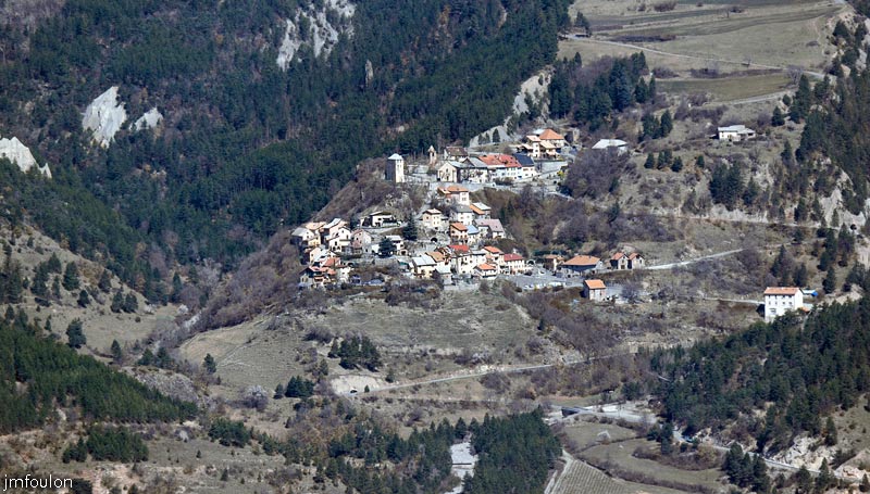 tour-tete-pape-34.jpg - Zoom sur Théus