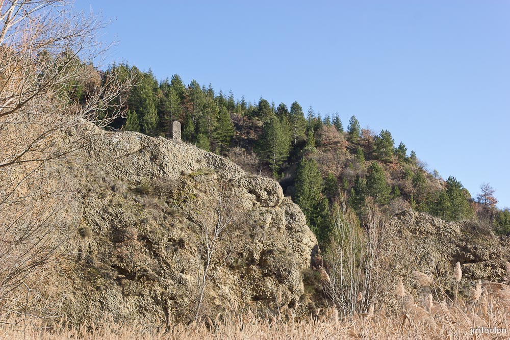tr-lac-chateau-010-2.jpg - Oratoire dédié à Saint Roch et Rochers de Roques-Taillade (Nord)