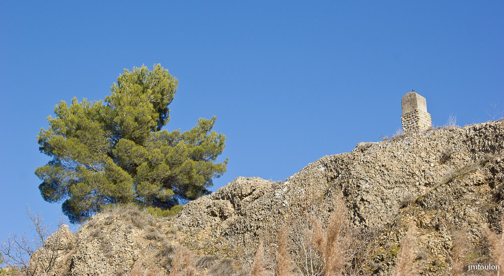 tr-lac-chateau-011.jpg - Oratoire dédié à Saint Roch et Rochers de Roques-Taillade (Nord)