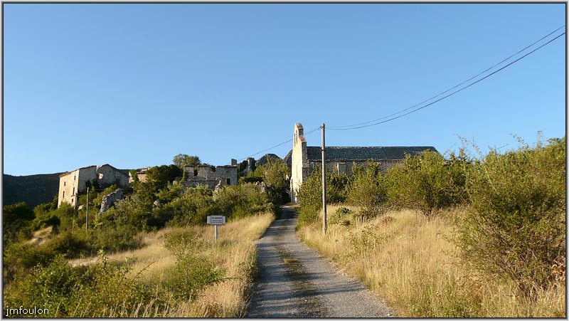 vn-06web.jpg - Entrons maintenant dans ce village fantôme à l'ambiance toute particulière