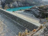 Lac de Serre-Ponçon  Le barrage (aval)