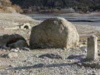 Lac de Serre-Ponçon  Vestiges du village d'Ubaye