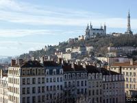 Lyon - 3 janvier 2024  Lyon - Croix-Rousse - Vue sur ND de Fourvière. A gauche au loin, le vieux Lyon ...