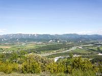 Rando à Mongervis (Sisteron)  Autre vue sur la vallée de la Durance. Au centre, le village de Salignac dont on aperçois l'église du vieux village qui culmine sur sa colline