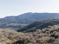 Les paysages  Vue vers le Sud. Au second plan à droite, la montagne de Saint Cyr (1365m) le sommet de la Platte (14483m) et l'entrée des gorges de la Méouge