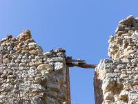 Vestiges du château de Châteauneuf de Chabre - XIIIe  Vestige d'une ouverture au Nord