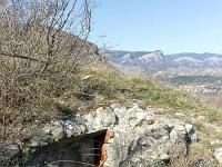Vestiges du château de Châteauneuf de Chabre - XIIIe  Reste d'une citerne tapissée de carreaux vernissés