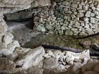 Plateau de Ganagobie (04)  Source sous la roche à l'Ouest de Villevielle 3/4 ...