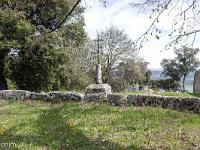Plateau de Ganagobie (04)  Monastère ND de Ganagobie - Pïerres levées et croix au Nord du manastère 1/2 ...