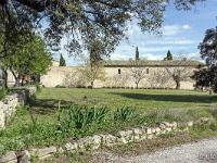 Plateau de Ganagobie (04)  Monastère ND de Ganagobie - Autre vue sur les bâtiments Sud ...