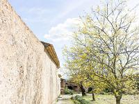 Plateau de Ganagobie (04)  Monastère ND de Ganagobie - Vue vers l'Est. A gauche, derrière le mur, se trouvent le cellier et le four ...