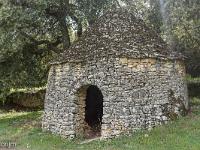 Plateau de Ganagobie (04)  Monastère ND de Ganagobie - Borie dans l'enclos ...