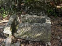 Plateau de Ganagobie (04)  Le plateau - Dans la forêt, un bassin brisé ...