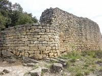 Plateau de Ganagobie (04)  Le rempart de Villevieille - Vestiges de la tour qui se dressait jadis à l'Ouest du plateau ...