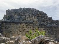 Plateau de Ganagobie (04)  Le rempart de Villevieille - Départ de la voûte aujourd'hui écroulée (angle Sud/Est) 2/2 ...