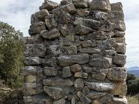 Plateau de Ganagobie (04)  Le rempart de Villevieille - On voit bien ici l'épaisseur du rempart (1,50 m) ...