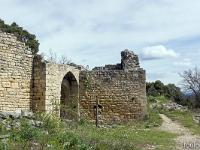Plateau de Ganagobie (04)  Le rempart de Villevieille - La porte ...