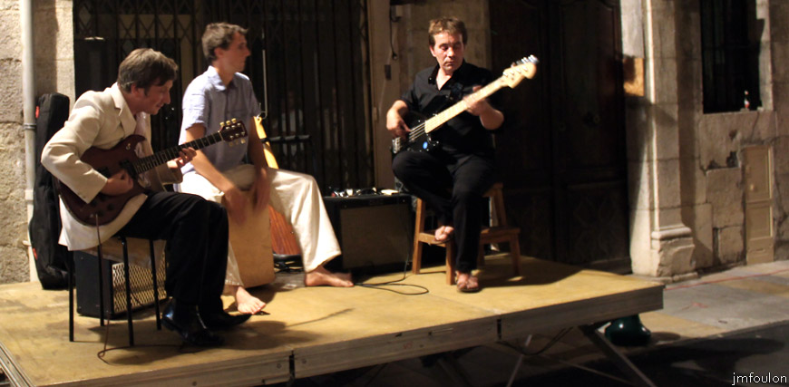 bd-jazz-1.jpg - Bd Jazz - Rue Saunerie. Un trio fabuleux et d'une grande simplicité. J'ai bloqué sur eux la majeure partie de la soirée.