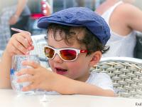 Scènes de rue  Enfant à la paille (Forcalquier)