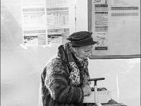 Scènes de rue  En attendant le bus à Gap