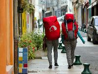 Scènes de rue  Les voyageuses