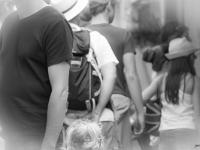 Scènes de rue  Le peuple des mangeurs de glaces - Sisteron Eté 2015